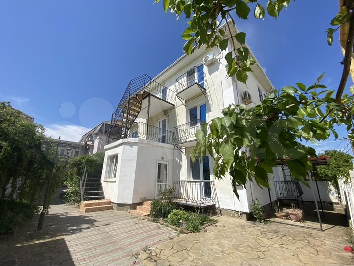 Дом 226 м² на участке 3,5 сот.