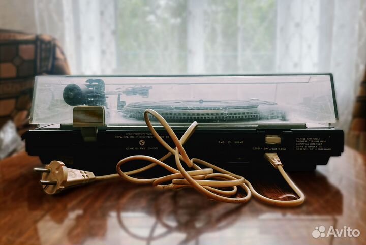 Виниловый проигрыватель