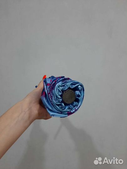 Зонт синий с бабочками