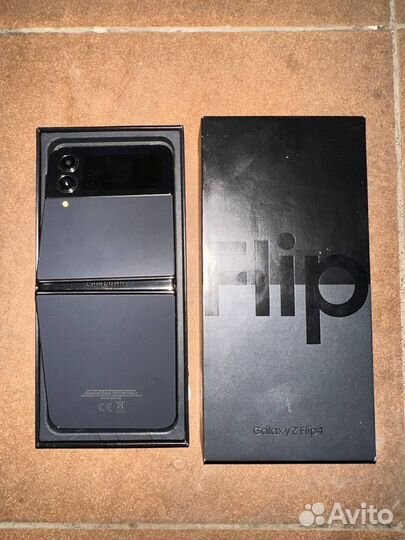 Samsung Galaxy Z Flip4, 8/256 ГБ