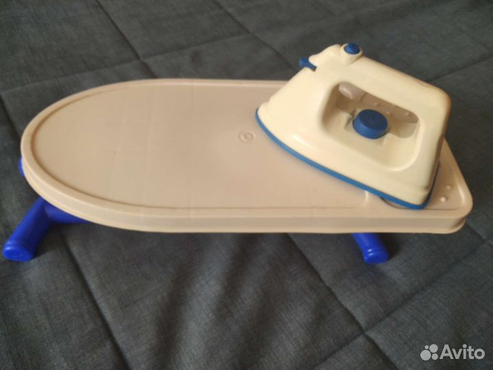 Гладильная доска с утюгом (детская игрушка)