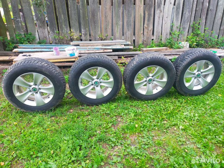 Продам зимнюю резину на оригинальных дисках Skoda