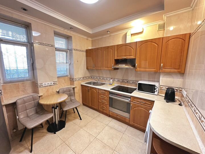 1-к. квартира, 65 м², 1/3 эт.