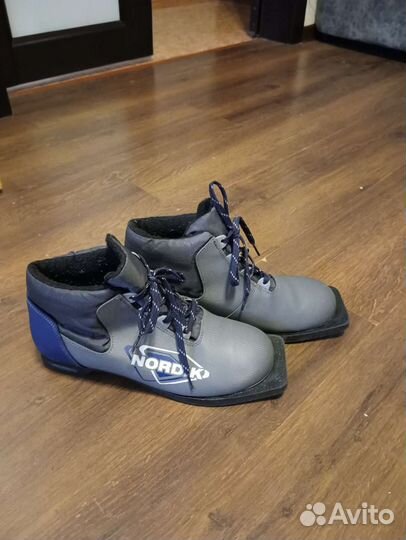 Лыжные ботинки nordik. Длина по стельке 26,5 см