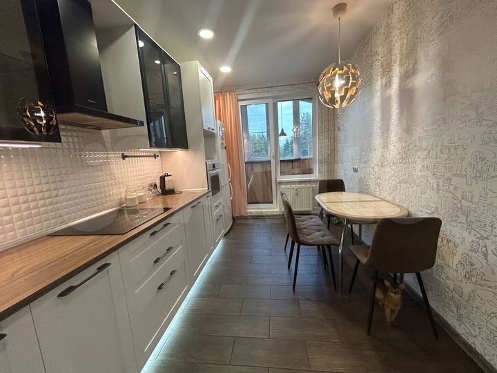 2-к. квартира, 72,7 м², 4/9 эт.