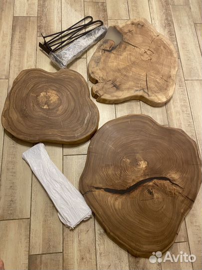 3 деревянных стола