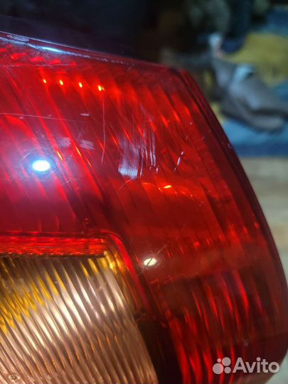Задний левый фонарь на toyota Aleх