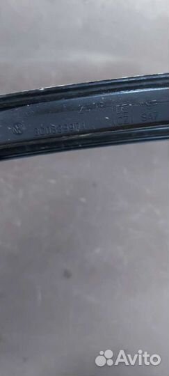 Накладка двери задняя левая на Volkswagen Passat B