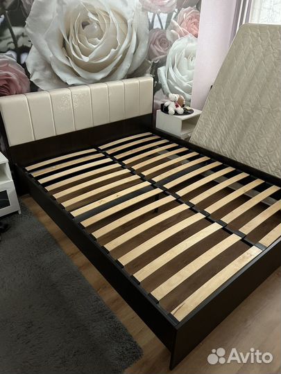 Кровать с матрасом 160х200
