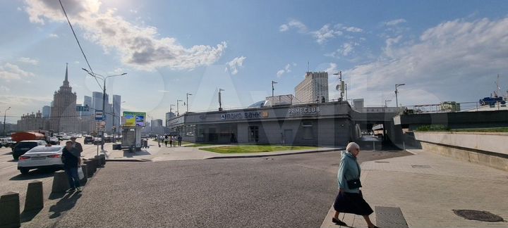 Торговое помещение рядом с М.Видео и Перекрёстком