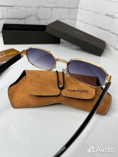 Солнцезащитные очки Tom Ford