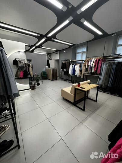 Действующий магазин женской одежды (шоурум)