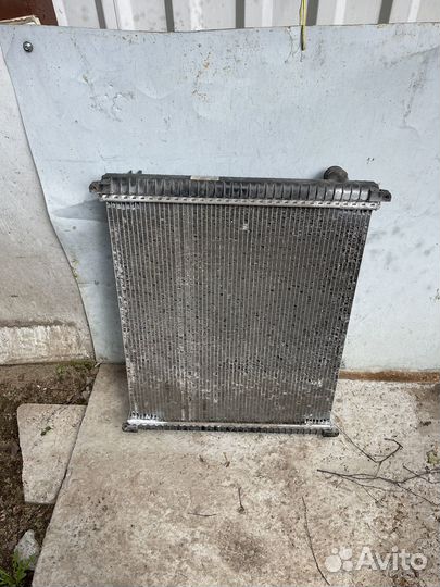 Радиатор охлаждения двигателя iveco