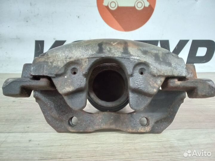 Суппорт передний левый Ford Focus 3
