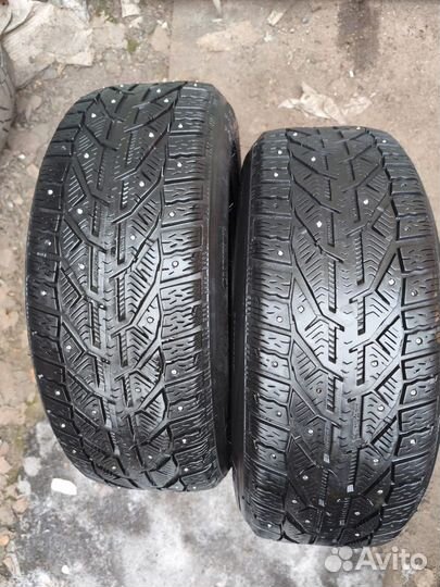 Tigar Ice 215/55 R17 98T