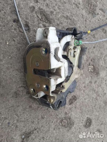 Замок двери Mitsubishi Lanser IX