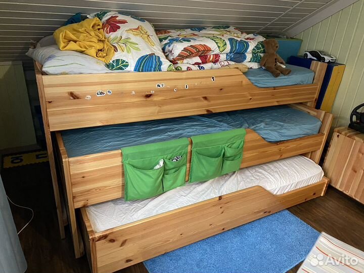 Трехярусная разжвижная кровать из массива сосны