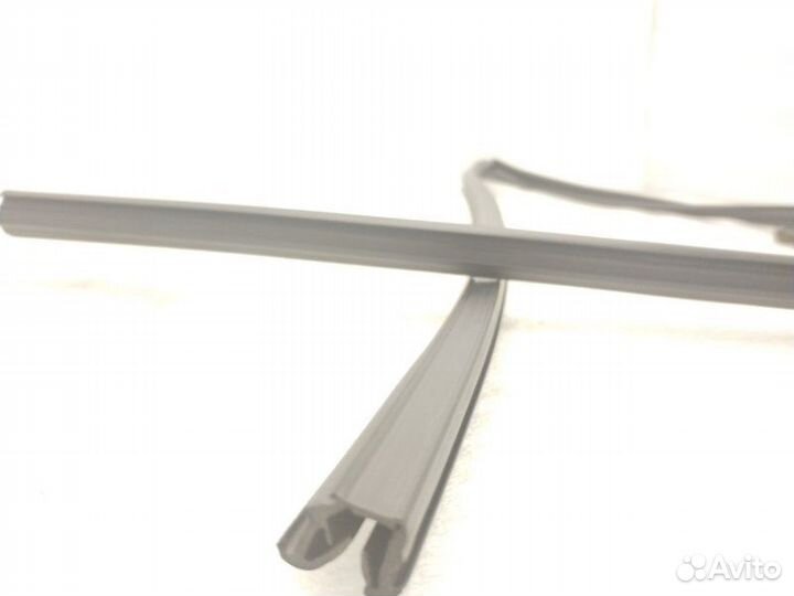 Уплотнитель стекла двери задний левый Chery Tiggo