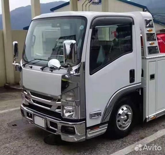 Ветровик передний левый Isuzu Elf 4HF1 2005