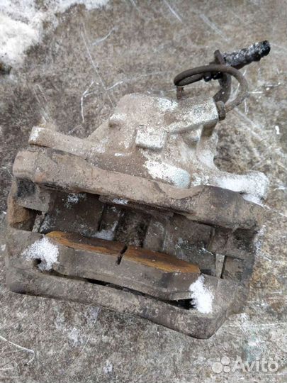 Суппорт передний правый Фольксваген Пассат б 3