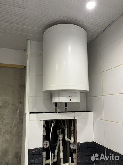 Водонагреватель AEG Basis 30