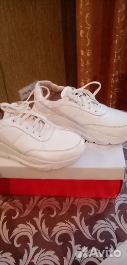 Кроссовки женские 40 размер белые
