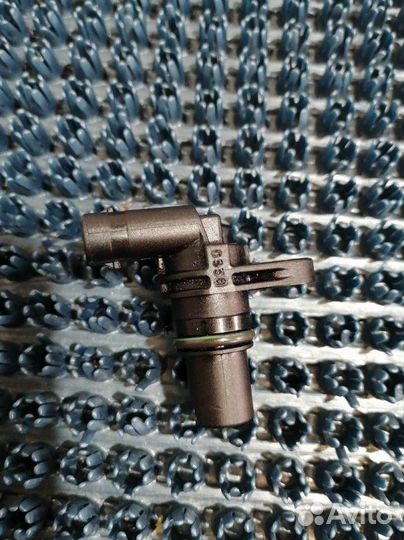 Датчик положения распредвала Volkswagen Passat