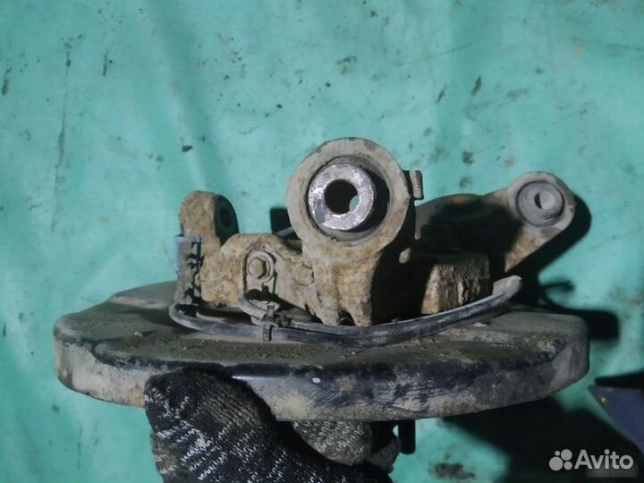 Кулак задний левый Nissan Murano Z50