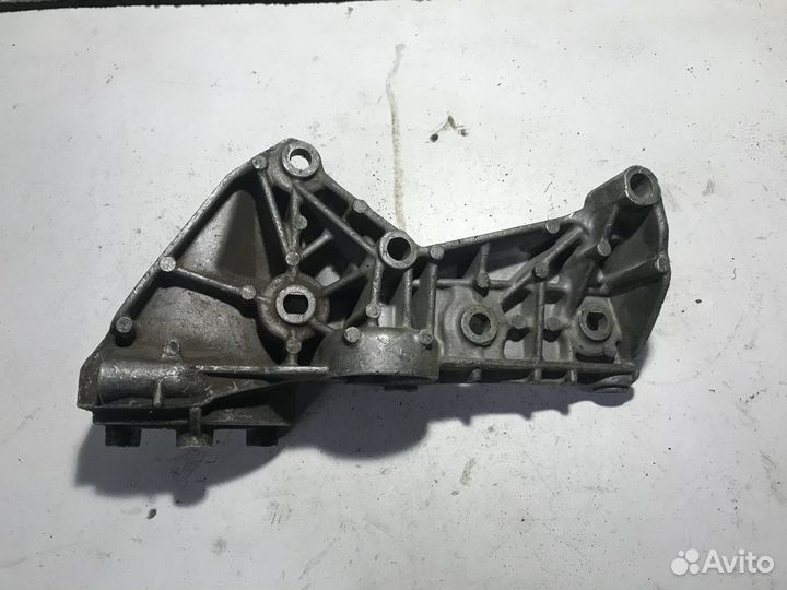 Кронштейн генератора Nissan Almera G15