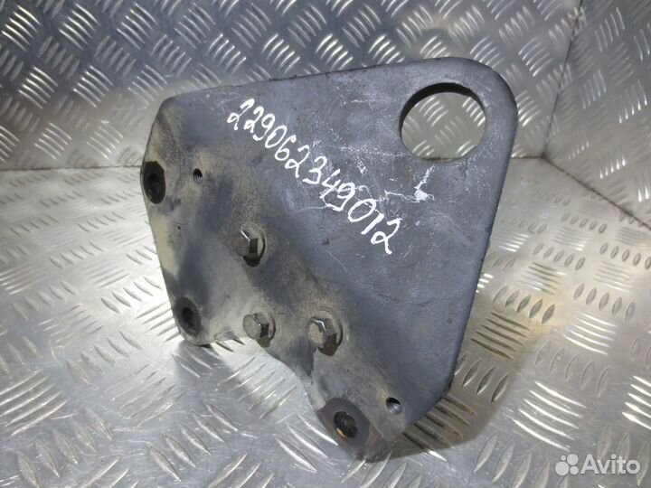 Кронштейн двс Scania 1857431