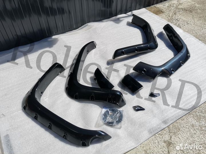 Фендера Toyoyta FJ Cruiser в Наличии