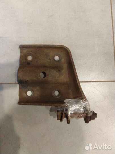 Кронштейн рессоры задний правый Hummer H3 3.7