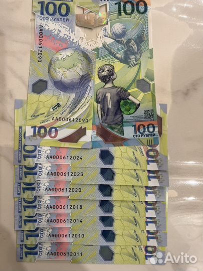 Банкнота 100 рублей футбол 2018