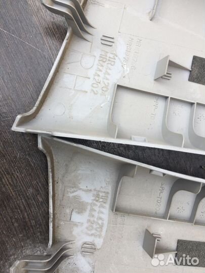 Обшивка стойки верхняя Mitsubishi Lancer 9