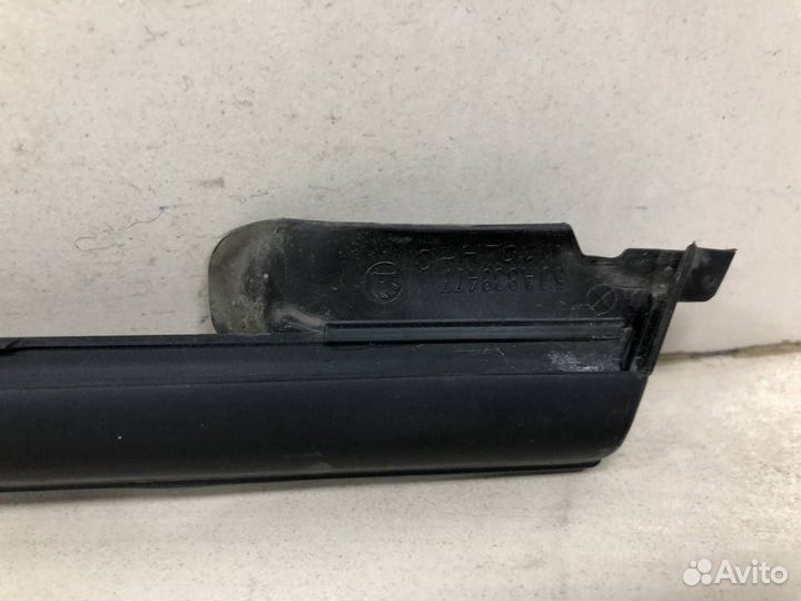 Уплотнитель стекла двери Skoda Rapid 2012-2020