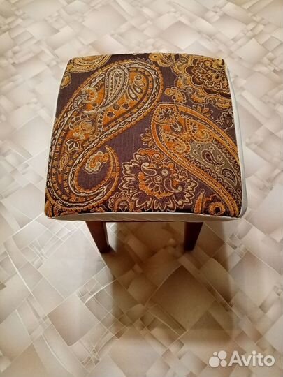 Чехол подушка на табурет, цвет и рисунок разный