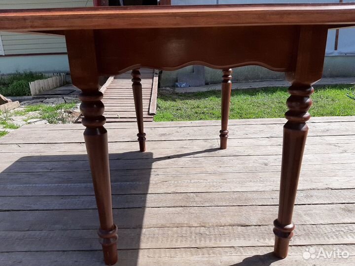 Стол обеденный