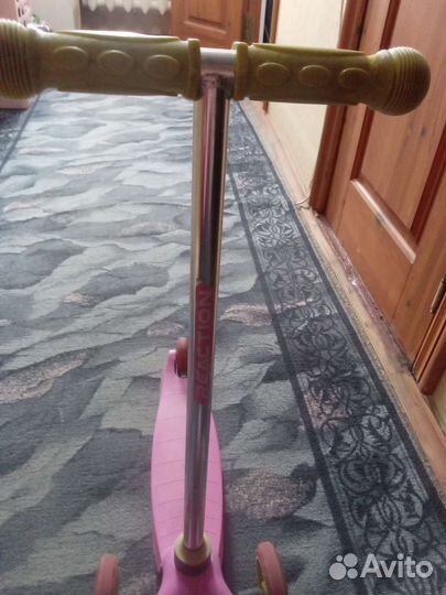 Самокат 3х колёсный для девочки Reaction