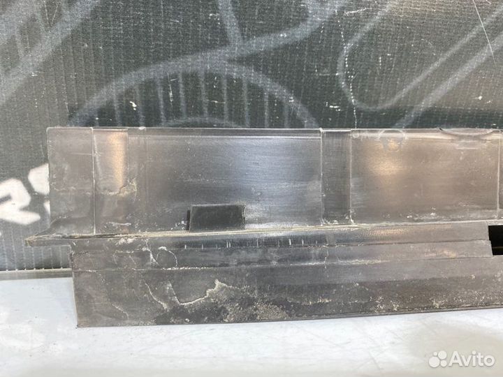 Воздуховод радиатора Audi A6 C6 caja 2011