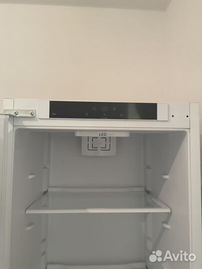 Встраиваемый холодильник IKEA frostig Фростиг