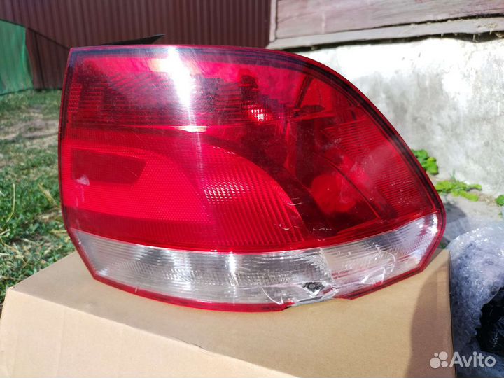 Задний правый фонарь volkswagen polo