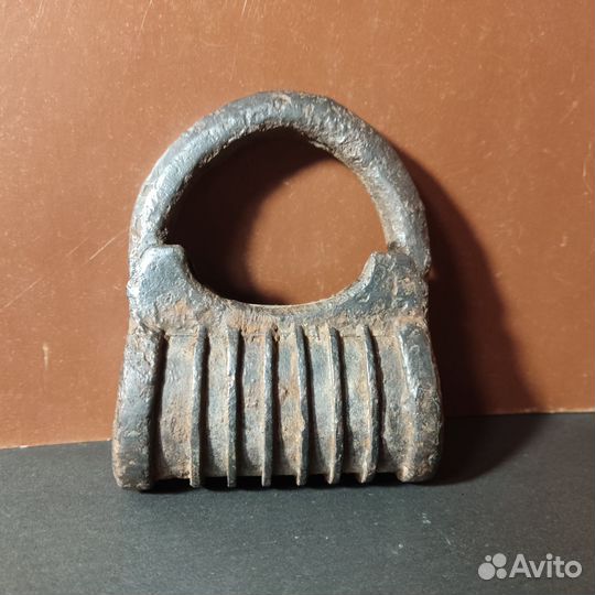 Старинный навесной замок