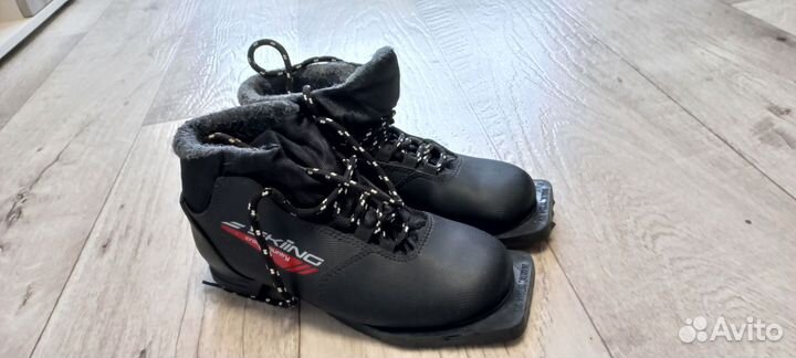 Лыжные ботинки