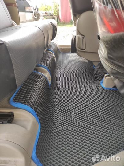 Автоковрики EVA на Toyota isis