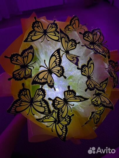 Светящийся букет из бабочек