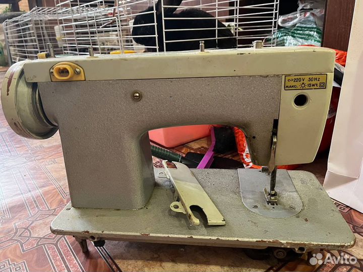 Швейная машина чайка 142м