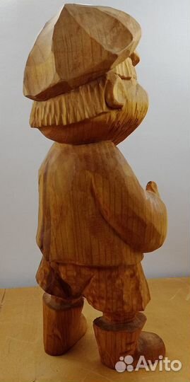 Статуэтка деревянная Мужик с кружкой пива, авторск