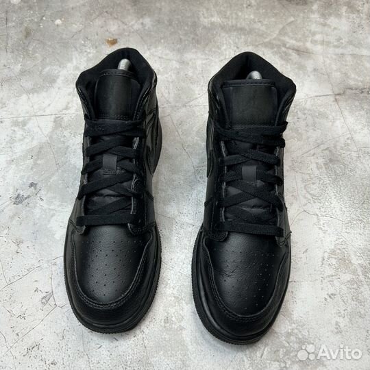 Кроссовки Nike Air Jordan 1 Mid Black