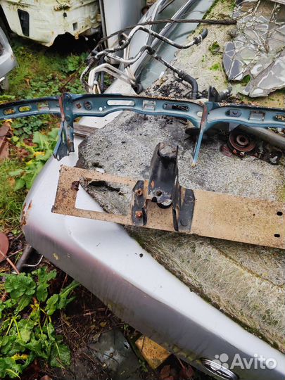 Задний усилитель бампера toyota crown JZS