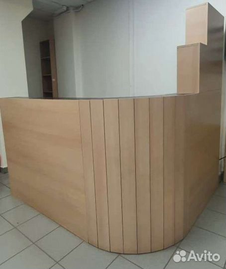 Стойка ресепшен